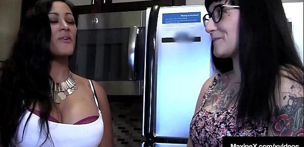  Pervy Mom MaxineX Fucks Pussy With Chubby Step Daughter Camille Black!